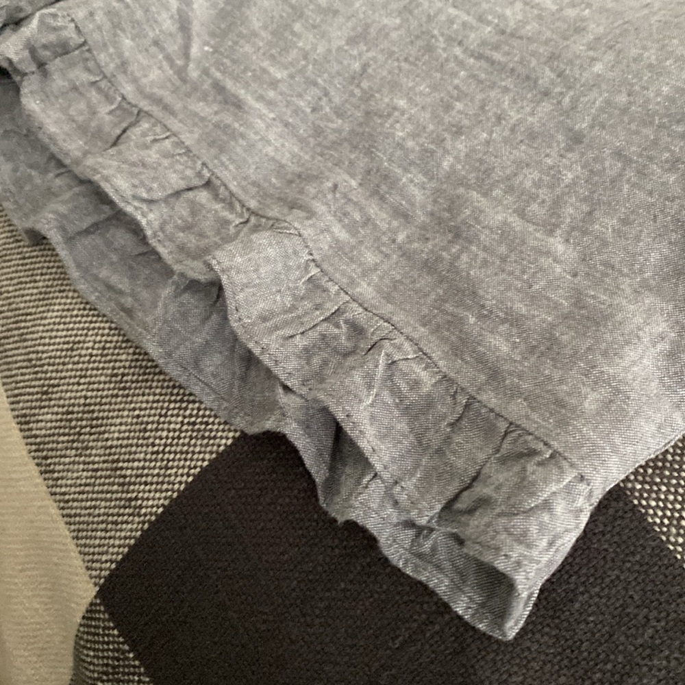 Loft 4” Ruffle shorts 10 - Picture 6 of 8